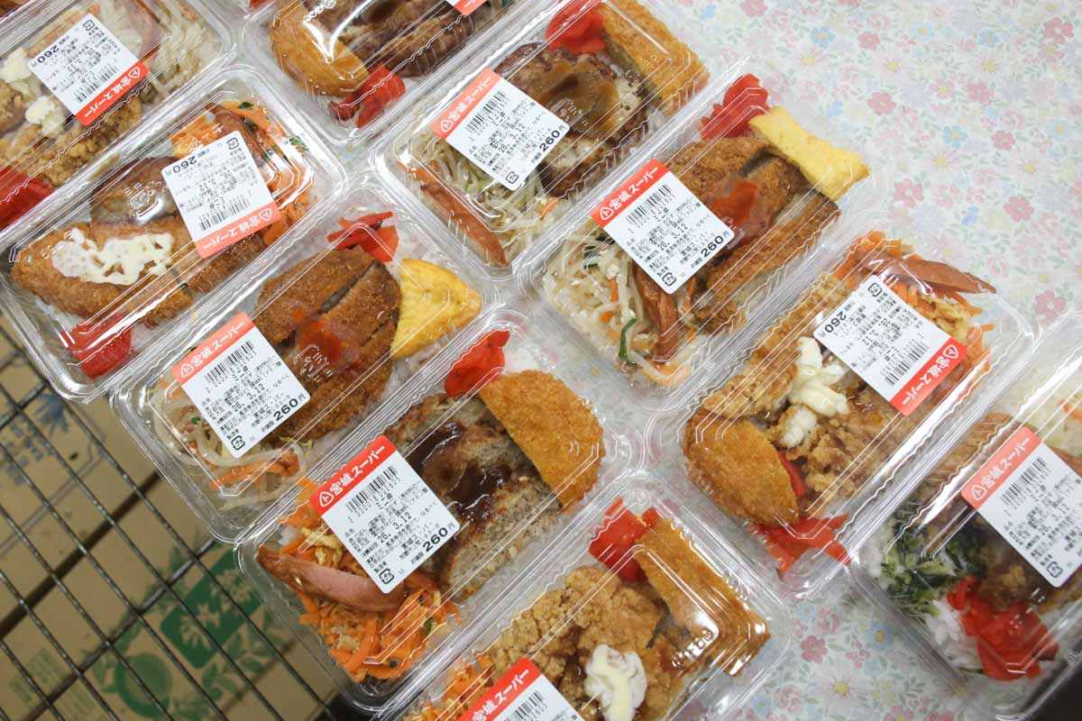 メインも副菜も絶品なうちなー弁当＆120円そば＆激安天ぷらに感動！地元民に愛される「宮城スーパー」の魅力（那覇市）