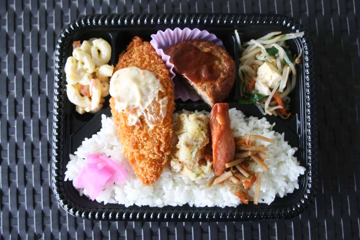 メインも副菜も絶品なうちなー弁当＆120円そば＆激安天ぷらに感動！地元民に愛される「宮城スーパー」の魅力（那覇市）