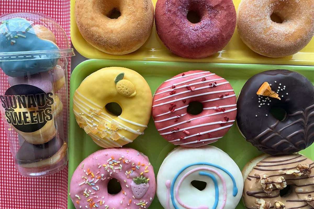 無添加なのにカラフル！？かわいいが溢れるドーナツ「シウナススイーツ沖縄本店」の人気の秘密（宜野湾市）