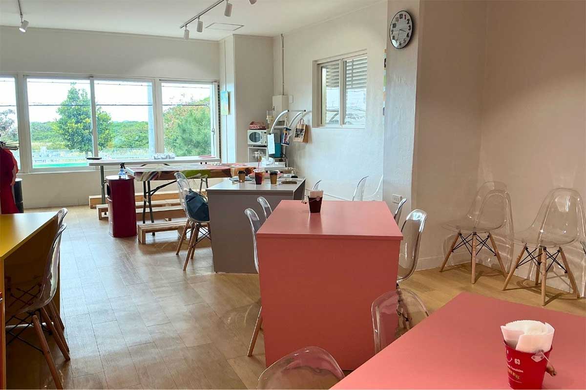 無添加なのにカラフル！？かわいいが溢れるドーナツ「シウナススイーツ沖縄本店」の人気の秘密（宜野湾市）