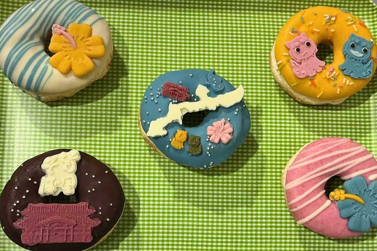 無添加なのにカラフル！？かわいいが溢れるドーナツ「シウナススイーツ沖縄本店」の人気の秘密（宜野湾市）