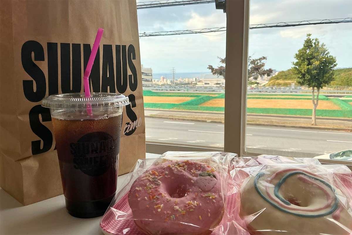 無添加なのにカラフル！？かわいいが溢れるドーナツ「シウナススイーツ沖縄本店」の人気の秘密（宜野湾市）