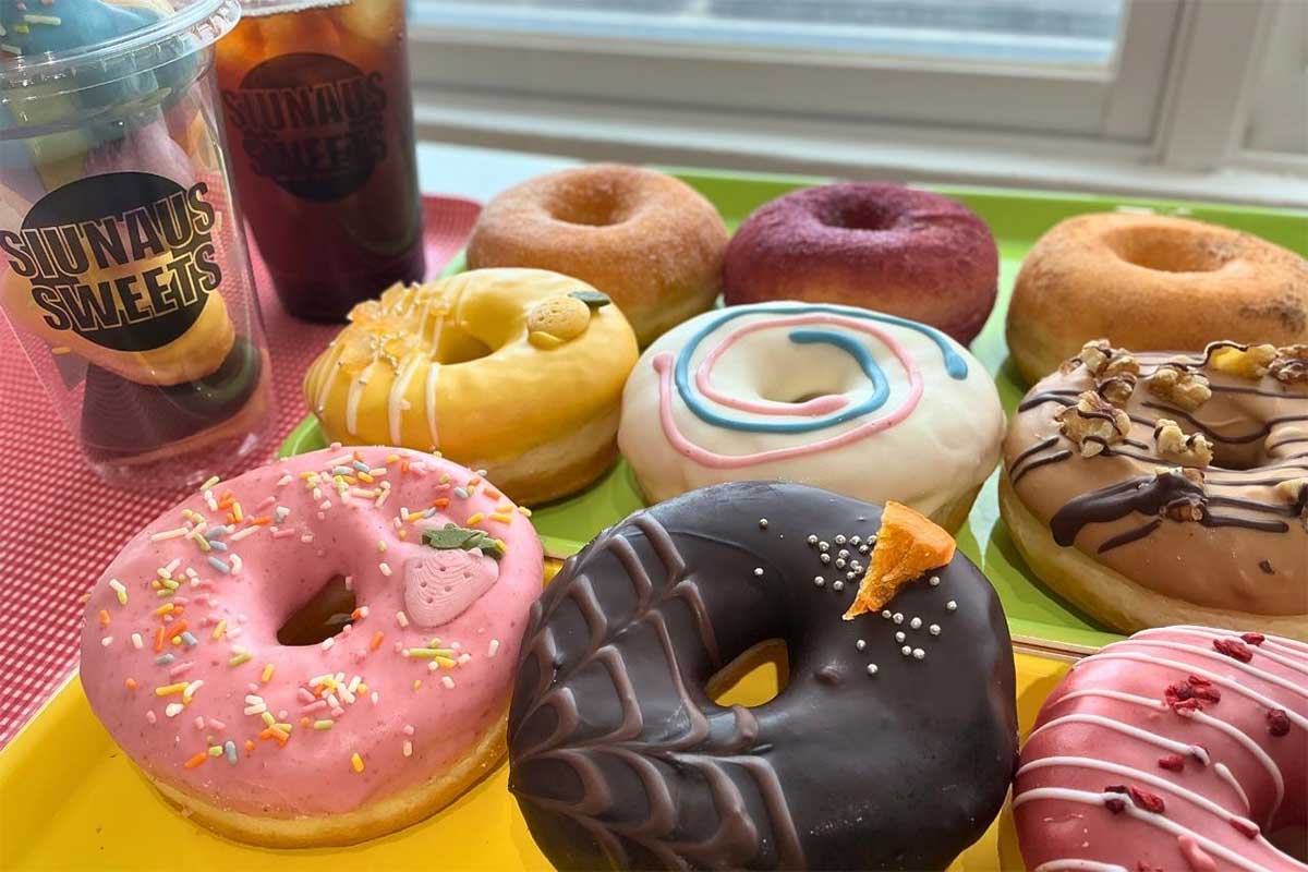 無添加なのにカラフル！？かわいいが溢れるドーナツ「シウナススイーツ沖縄本店」の人気の秘密（宜野湾市）