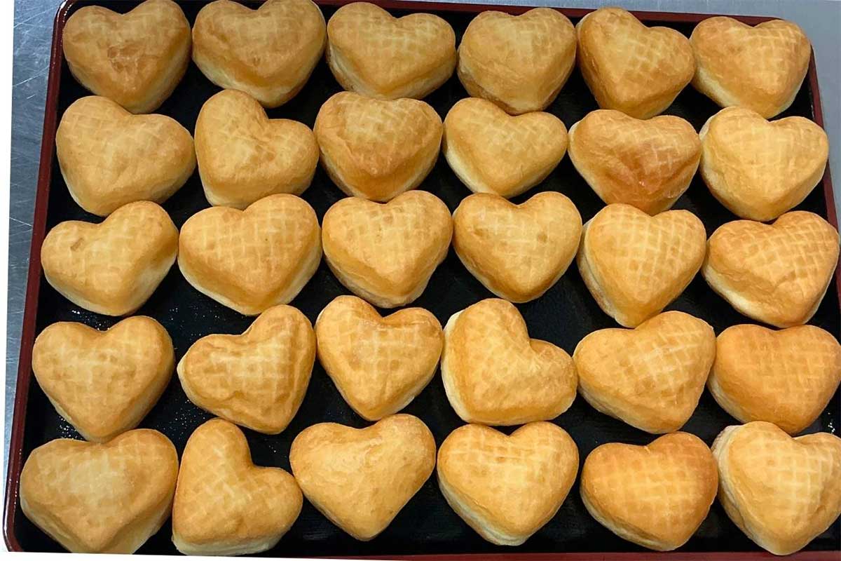 無添加なのにカラフル！？かわいいが溢れるドーナツ「シウナススイーツ沖縄本店」の人気の秘密（宜野湾市）