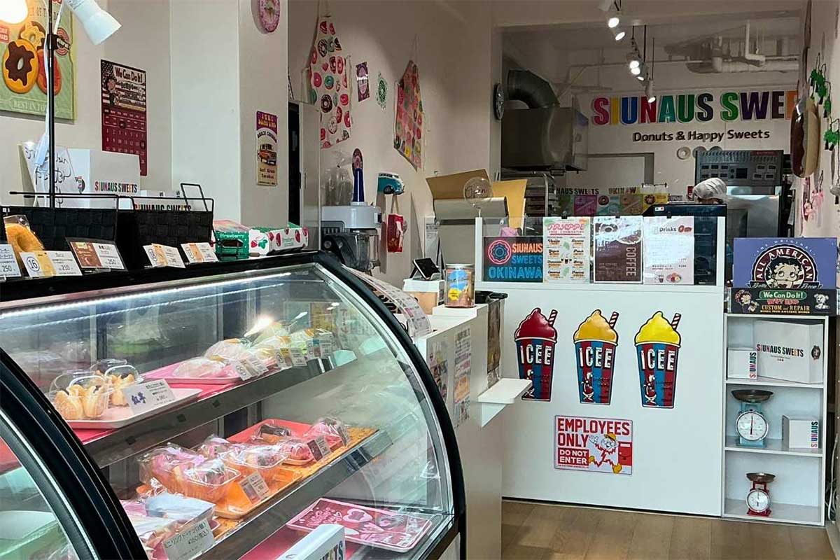無添加なのにカラフル！？かわいいが溢れるドーナツ「シウナススイーツ沖縄本店」の人気の秘密（宜野湾市）