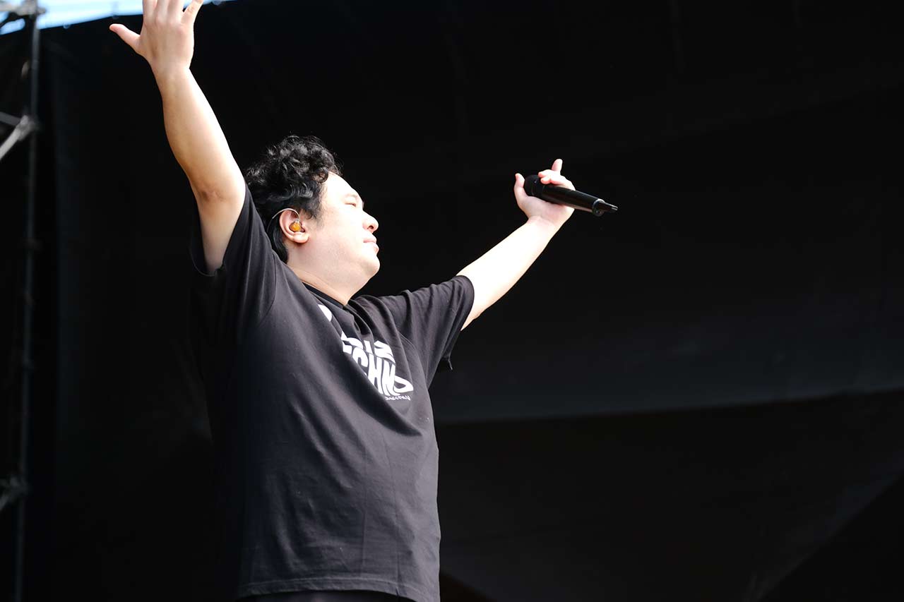 笑いと音楽を自在に行き来する”岡崎体育”最高にハッピーな一体感！HY SKY Fes 2026 & Special Night DAY3