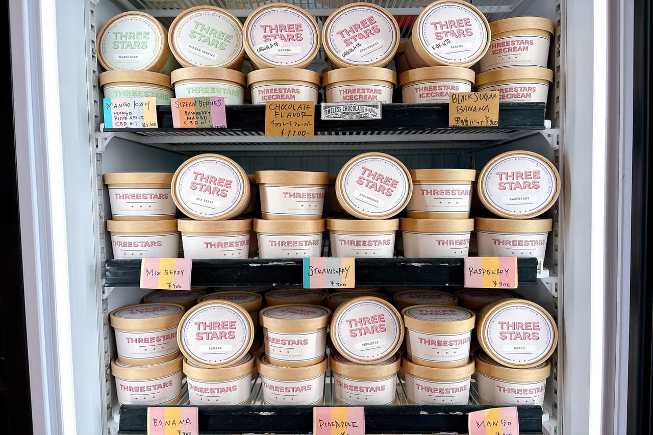 え、これ本当に乳製品不使用！？なめらかでクリーミー「THREE STARS ICE CREAM（スリー スターズ アイスクリーム）」のヴィーガンアイスクリーム（北谷町）