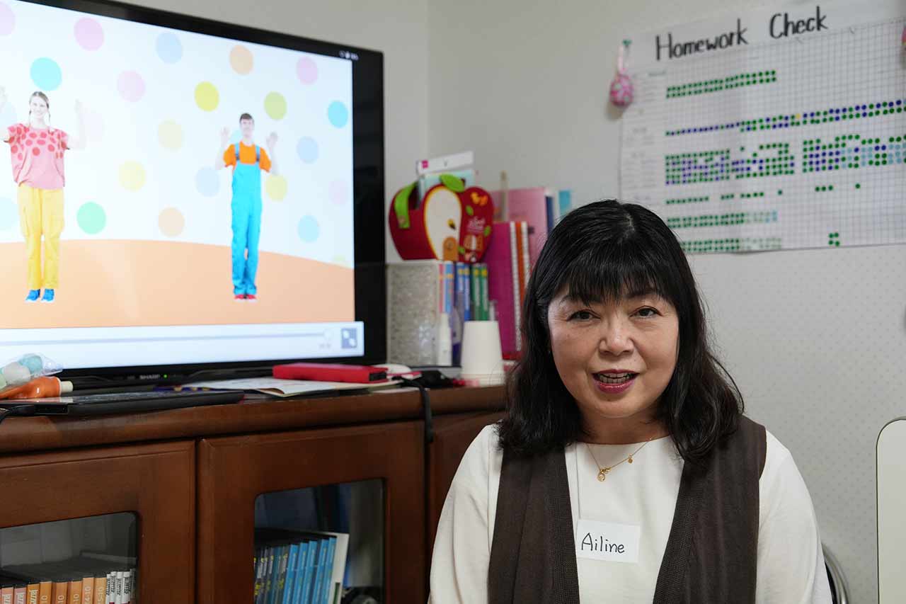 「夢中になるから続き... 確かな力へ」武智志穂さん親子がECCジュニアの英語レッスンを体験！