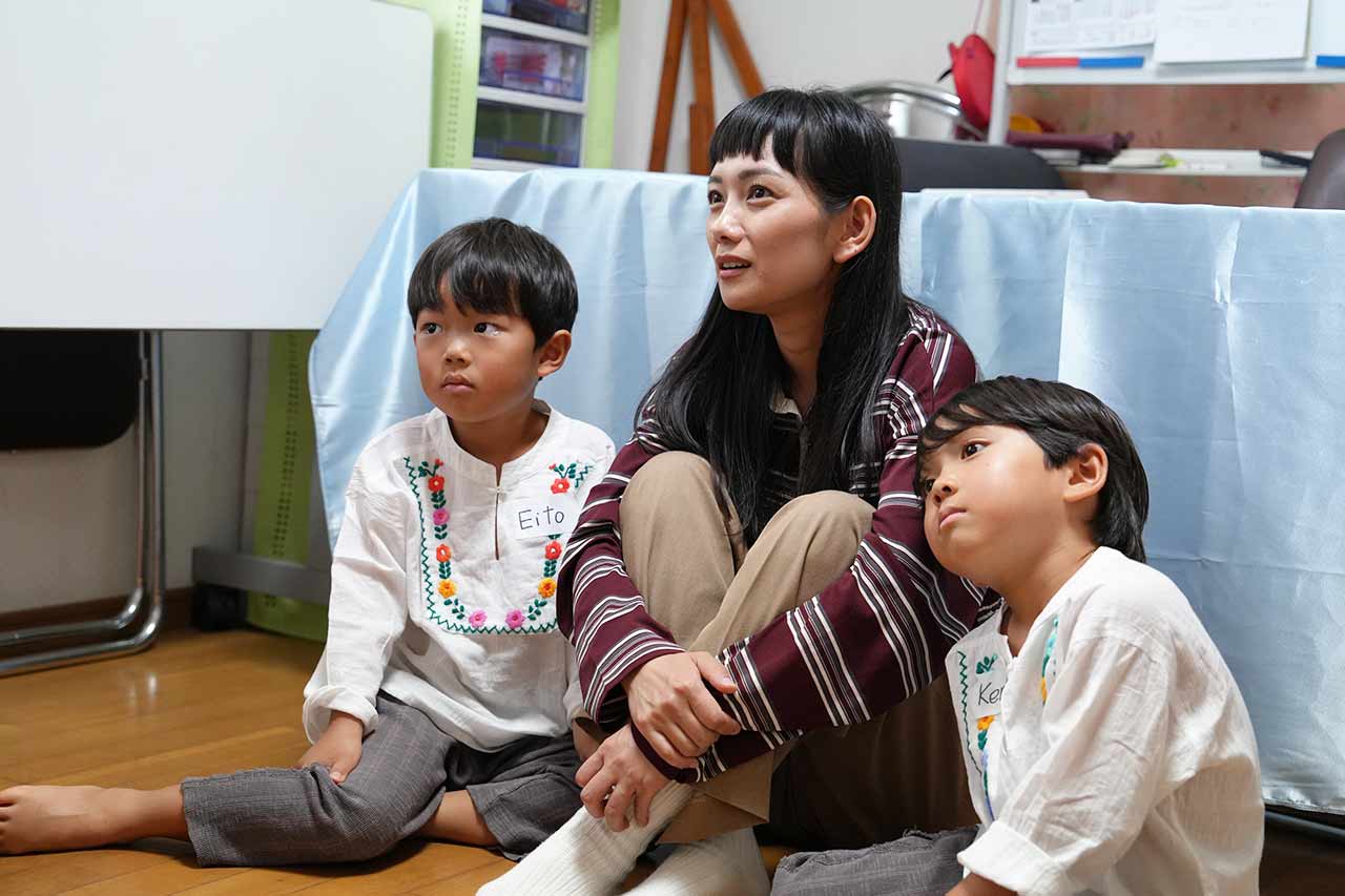 「夢中になるから続き... 確かな力へ」武智志穂さん親子がECCジュニアの英語レッスンを体験！