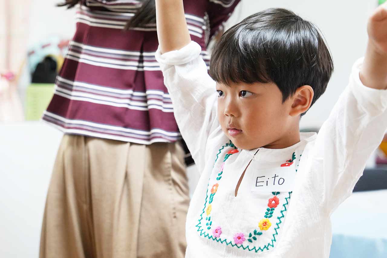 「夢中になるから続き... 確かな力へ」武智志穂さん親子がECCジュニアの英語レッスンを体験！