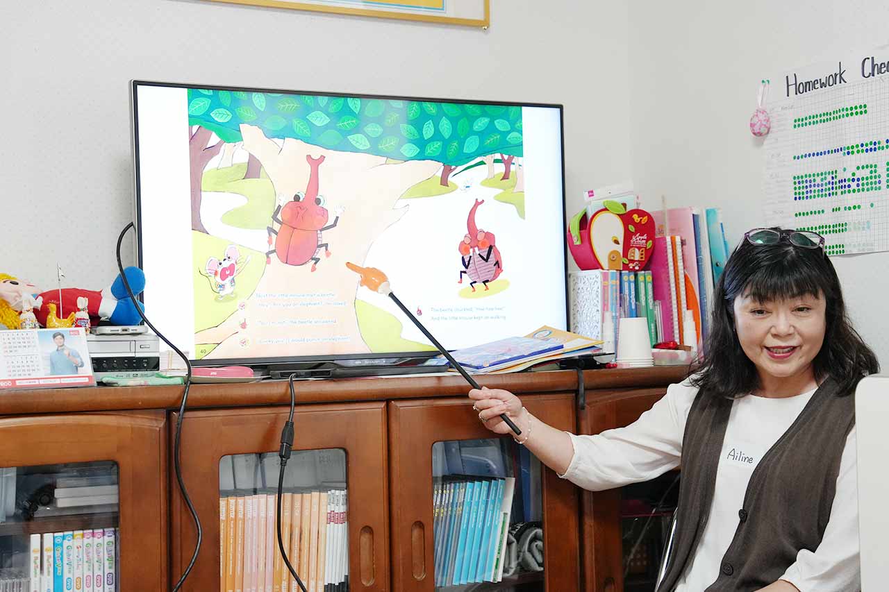 「夢中になるから続き... 確かな力へ」武智志穂さん親子がECCジュニアの英語レッスンを体験！