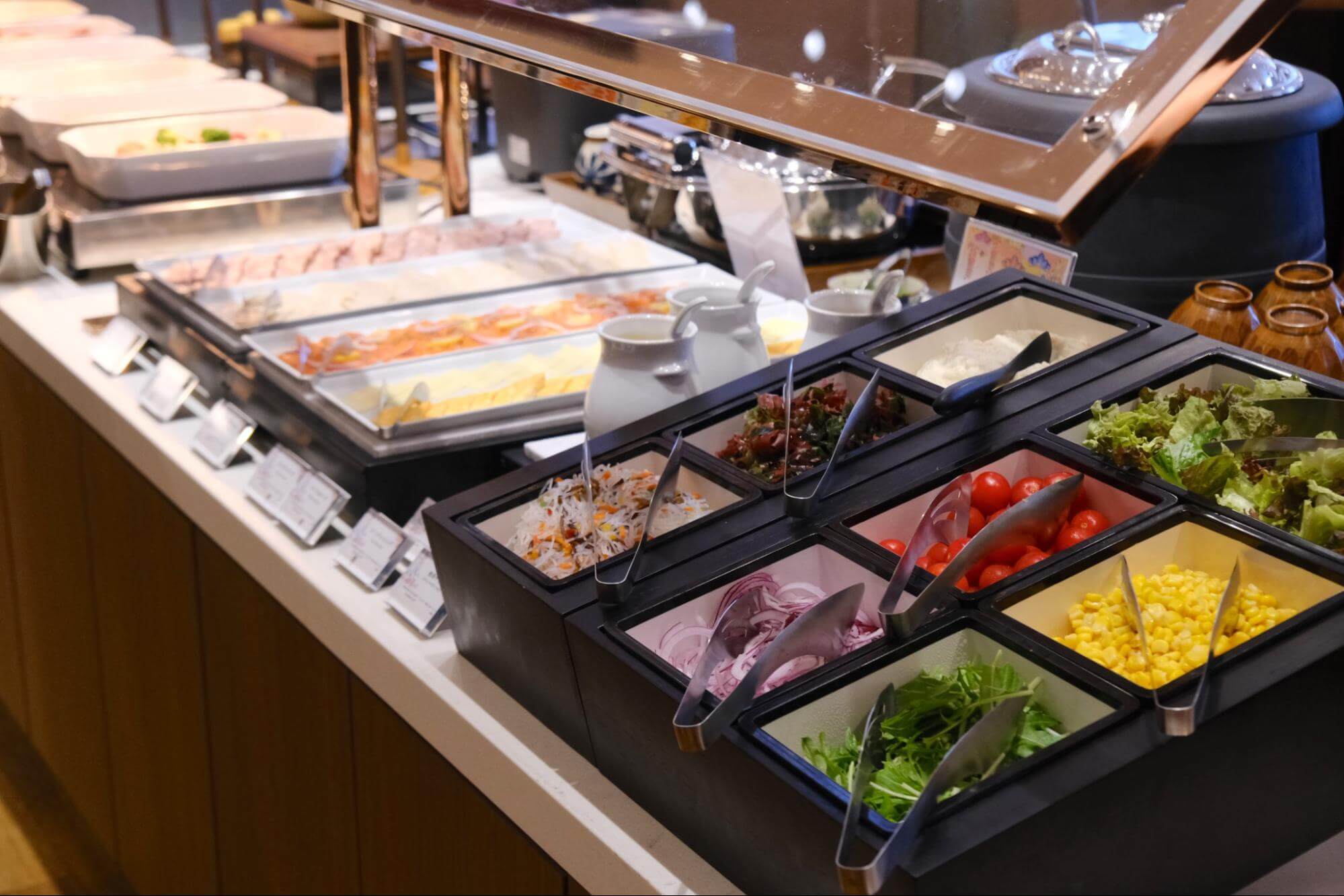 4/3オープン！ロイヤルホストが国際通りに登場！ここでしか味わえない“ご当地メニュー”満載の朝食ビュッフェには沖縄素材が目白押し