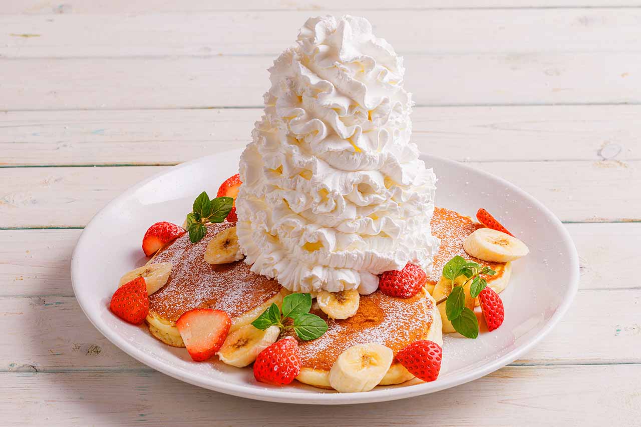 那覇に“いちばん近いハワイ”が誕生！「コナズ珈琲 那覇新都心公園店」五感で楽しむ体験メニューとは？（那覇市）