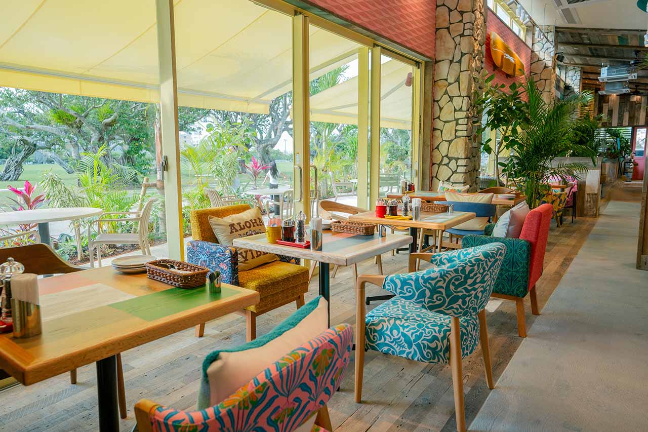 那覇に“いちばん近いハワイ”が誕生！「コナズ珈琲 那覇新都心公園店」五感で楽しむ体験メニューとは？（那覇市）