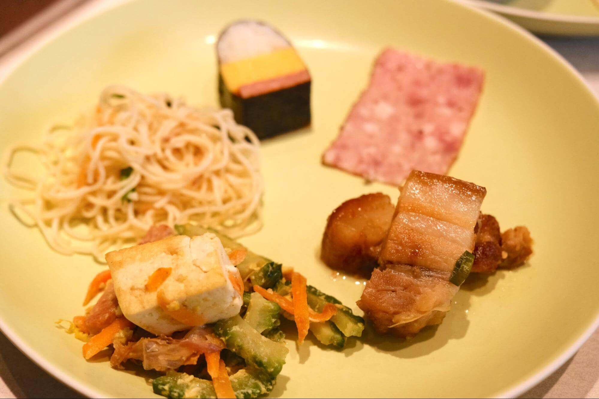 4/3オープン！ロイヤルホストが国際通りに登場！ここでしか味わえない“ご当地メニュー”満載の朝食ビュッフェには沖縄素材が目白押し