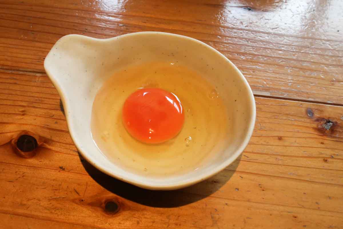“これがいい”がある！泉崎にオープンした「食堂いずみ咲」で味わう厚切り刺身定食と至福の唐揚げ定食！幻の卵かけごはんも要チェック（那覇市）