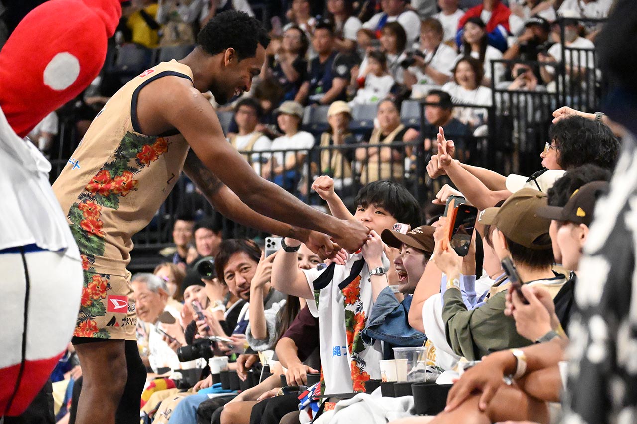 「キングスは誰のものでもない」Bリーグ10年で“CS皆勤賞”…桶谷大HCと岸本隆一が語った金字塔達成の理由