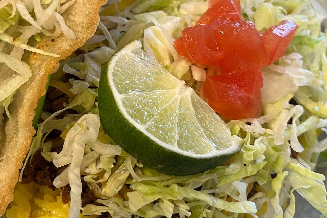 食べて、遊んで、大満足！「okinawan tacos FLAMINGO」で味わう、こだわりタコスとタコライス（宜野湾市）