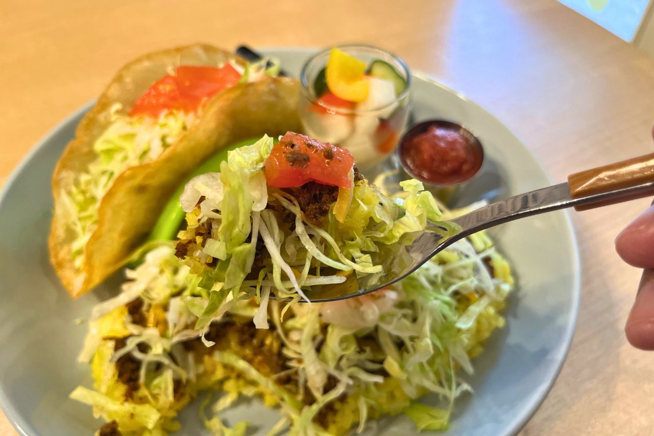 食べて、遊んで、大満足！「okinawan tacos FLAMINGO」で味わう、こだわりタコスとタコライス（宜野湾市）
