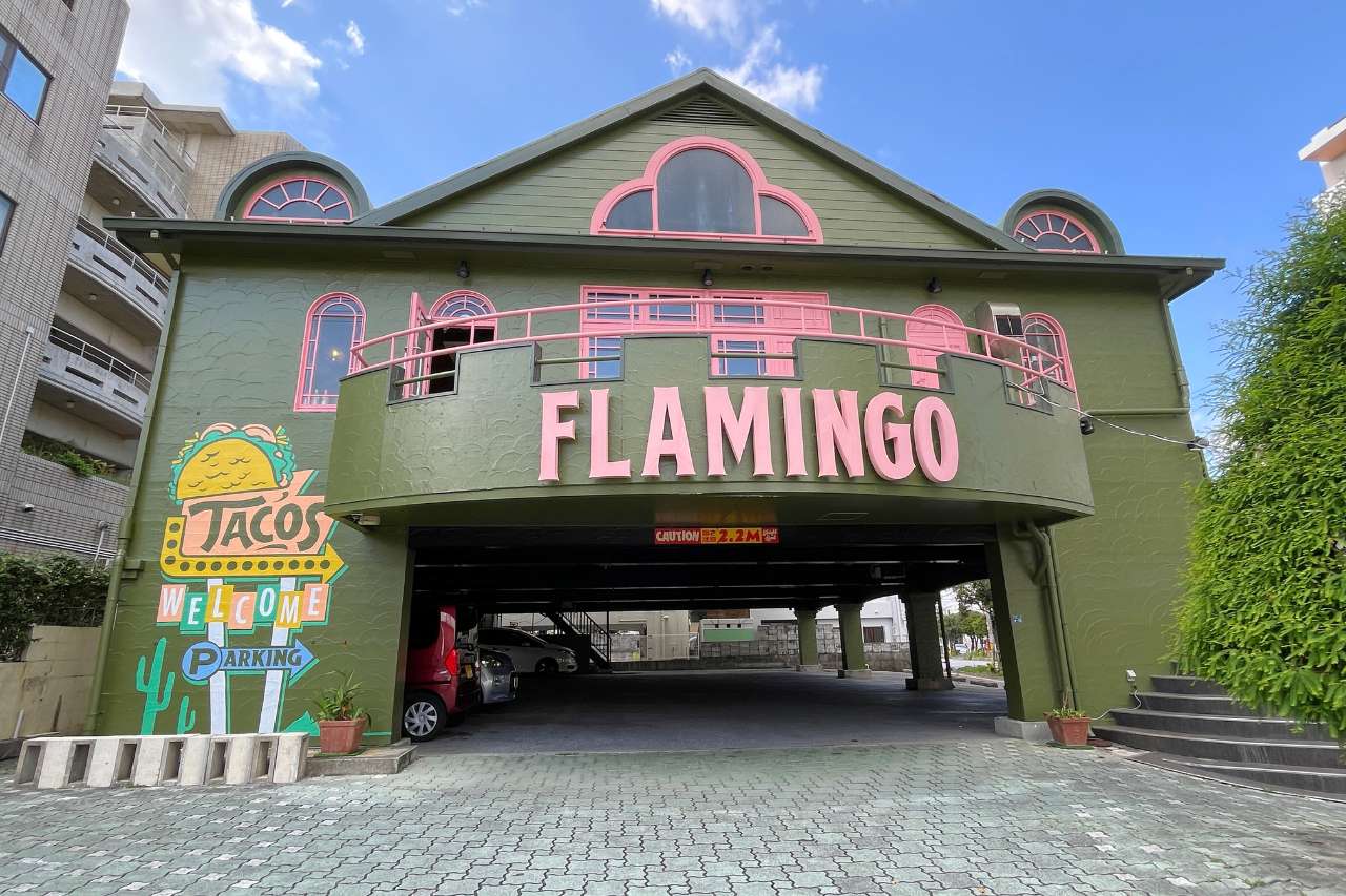 食べて、遊んで、大満足！「okinawan tacos FLAMINGO」で味わう、こだわりタコスとタコライス（宜野湾市）