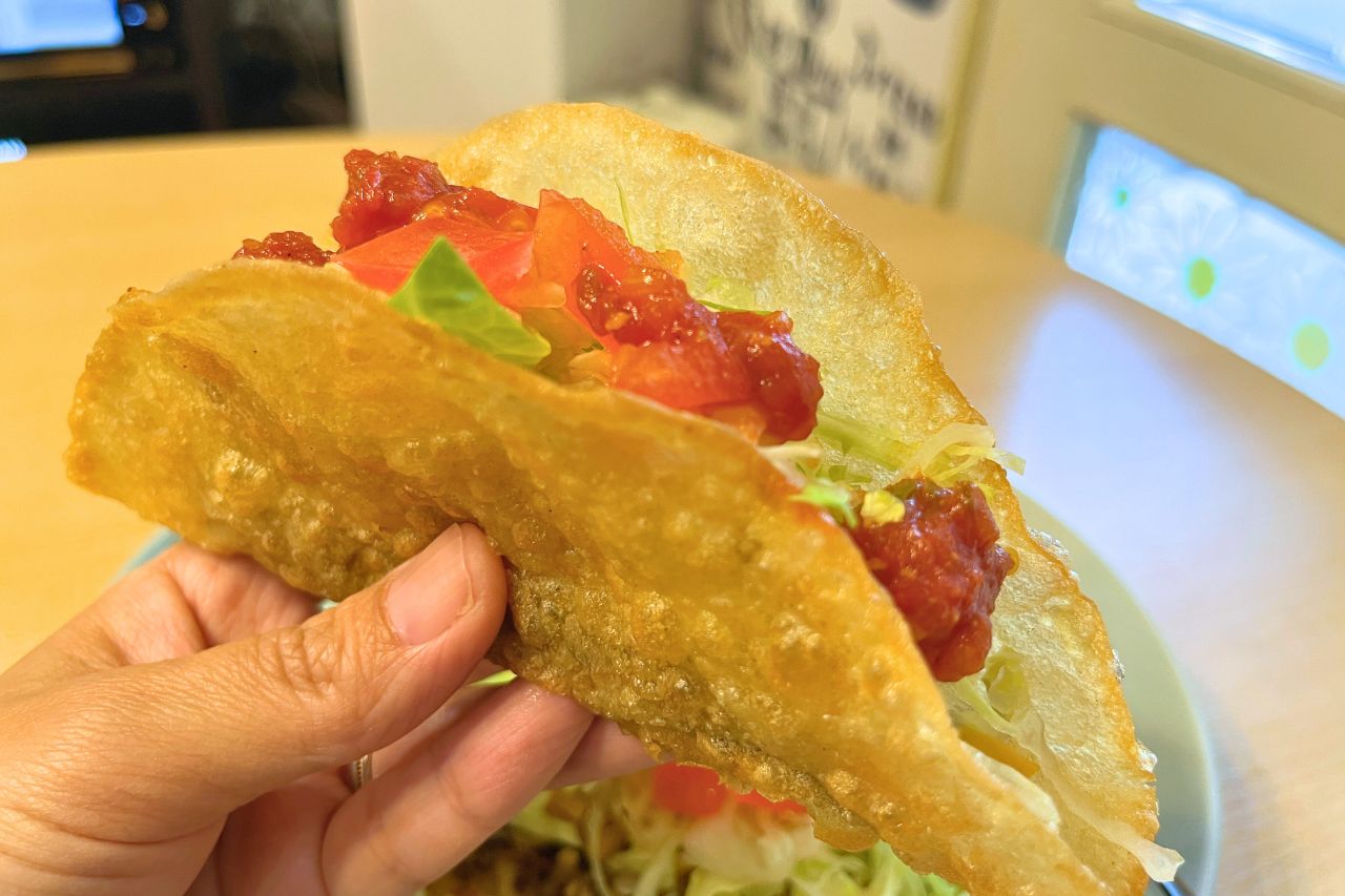 食べて、遊んで、大満足！「okinawan tacos FLAMINGO」で味わう、こだわりタコスとタコライス（宜野湾市）