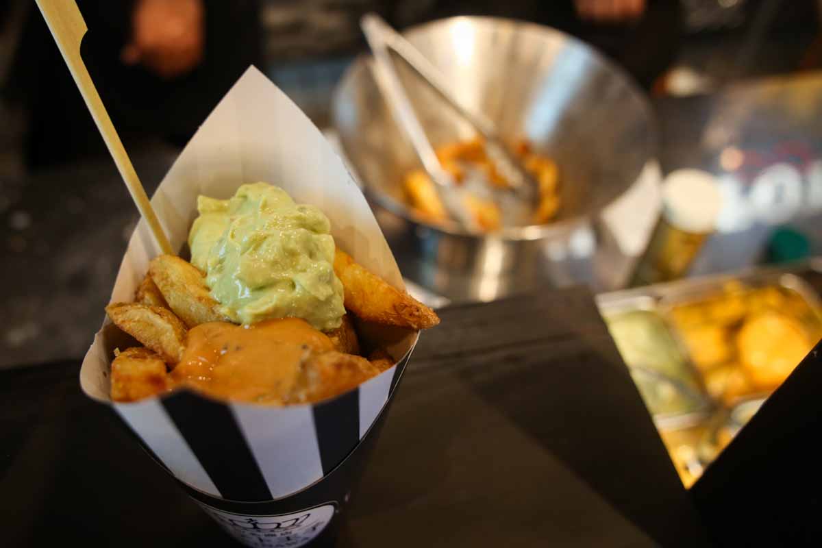 自分好みにカスタマイズ！沖縄唯一のベルギー式フライドポテト専門店「ポテト王子」で味わう熱々サクホク生ポテトとこだわりディップソース（那覇市）