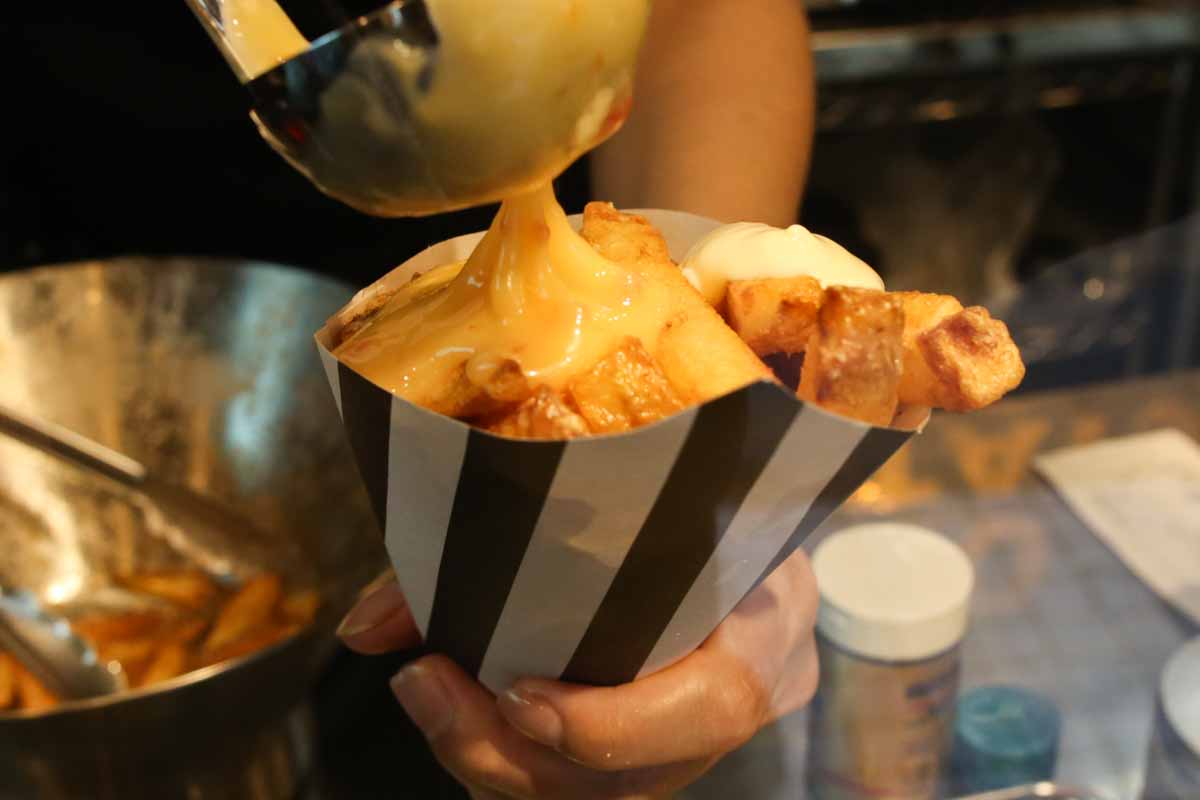 自分好みにカスタマイズ！沖縄唯一のベルギー式フライドポテト専門店「ポテト王子」で味わう熱々サクホク生ポテトとこだわりディップソース（那覇市）