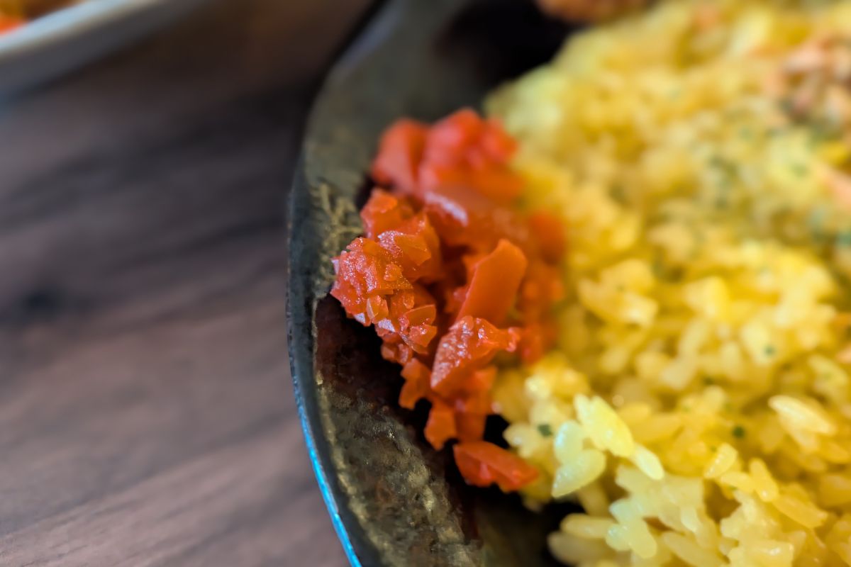 下北沢のDNAが沖縄で開花。スパイスと感性が共鳴する新たなカレー体験『Spice Studio るゥ～』（那覇）