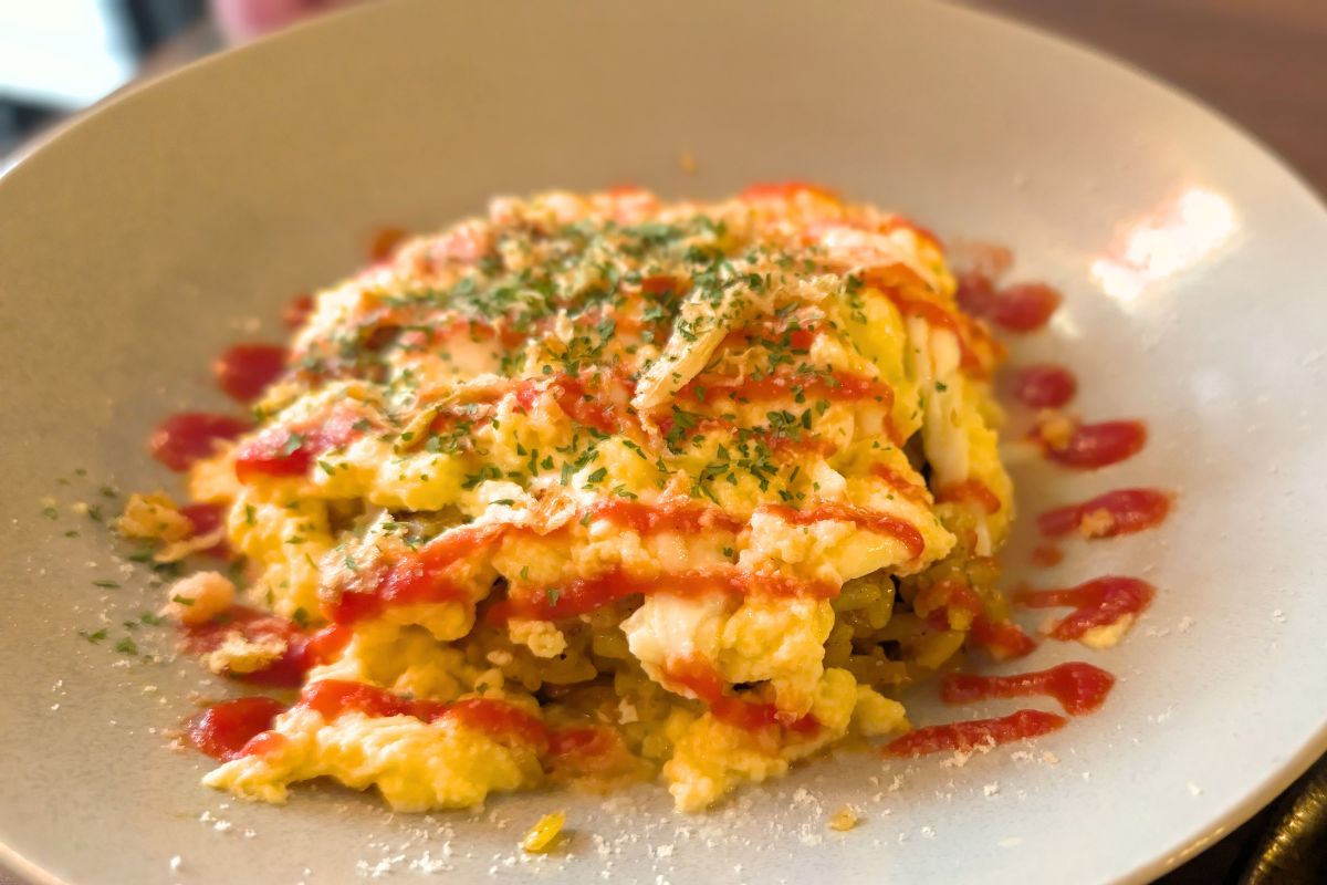 下北沢のDNAが沖縄で開花。スパイスと感性が共鳴する新たなカレー体験『Spice Studio るゥ～』（那覇）