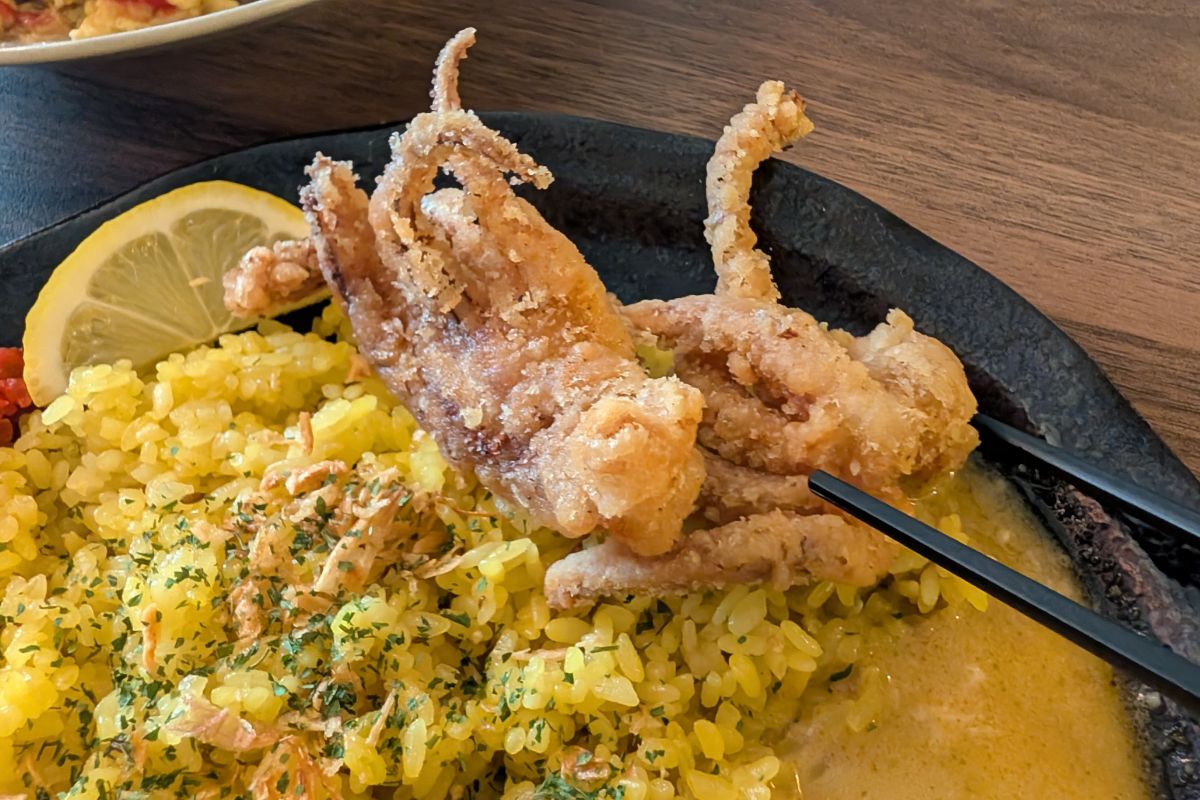 下北沢のDNAが沖縄で開花。スパイスと感性が共鳴する新たなカレー体験『Spice Studio るゥ～』（那覇）