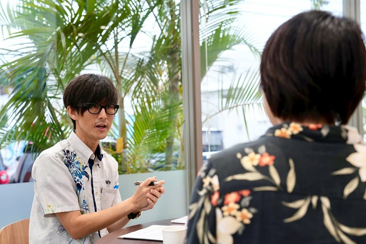 “車なし”の沖縄移住者、新車カーリース「スーパー乗るだけセット」をガチ検討！ どこまでコミコミ定額？ 購入とどっちがお得？ 全部聞いてみた
