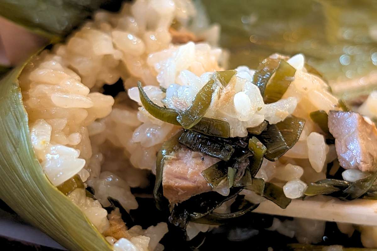 観葉植物に囲まれて飲茶ランチを楽しむ癒しカフェ。オリジナル「月桃ちまき」が絶品！「GARDEN&CAFE ROSY」（糸満市）