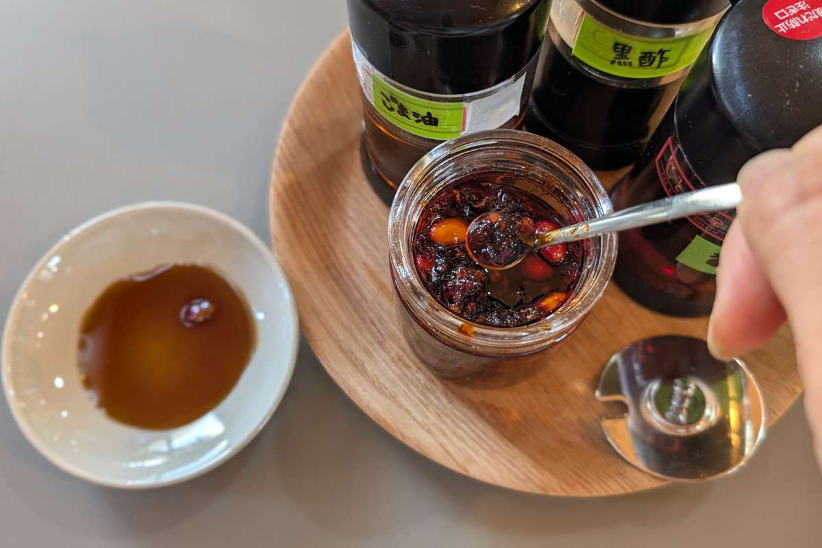 観葉植物に囲まれて飲茶ランチを楽しむ癒しカフェ。オリジナル「月桃ちまき」が絶品！「GARDEN&CAFE ROSY」（糸満市）