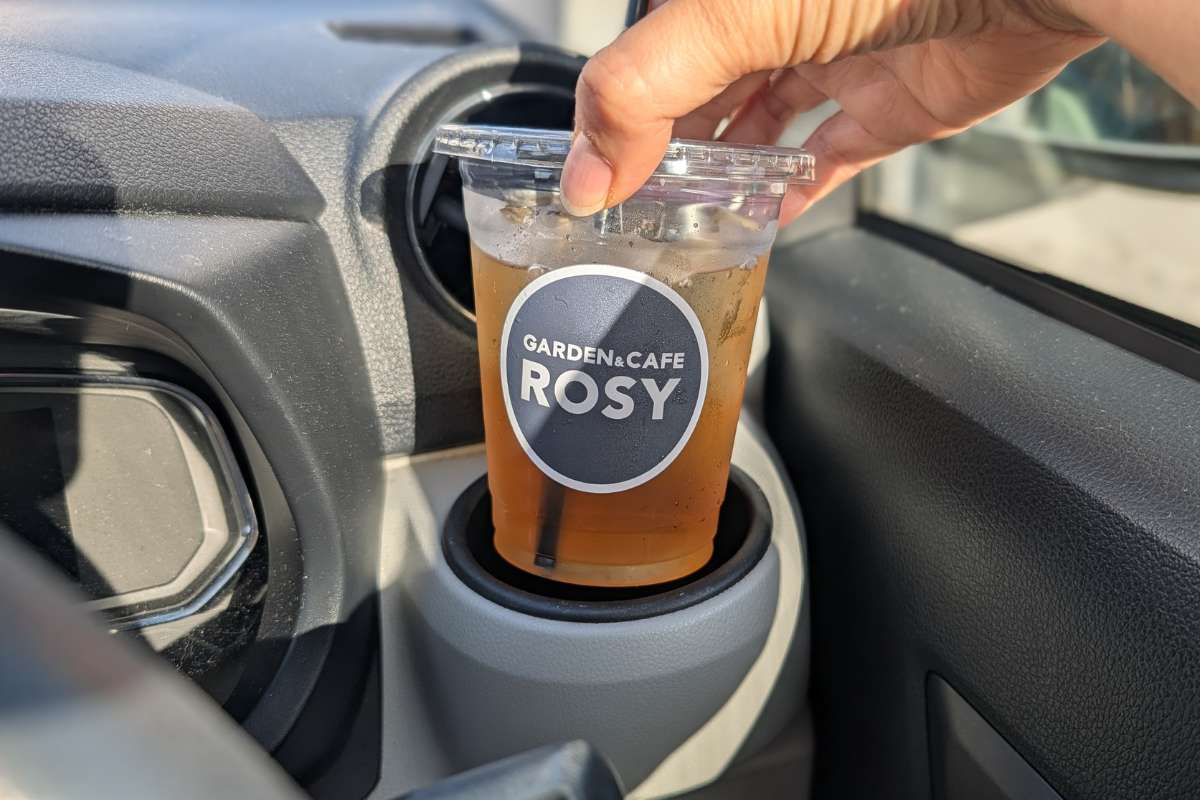 観葉植物に囲まれて飲茶ランチを楽しむ癒しカフェ。オリジナル「月桃ちまき」が絶品！「GARDEN&CAFE ROSY」（糸満市）
