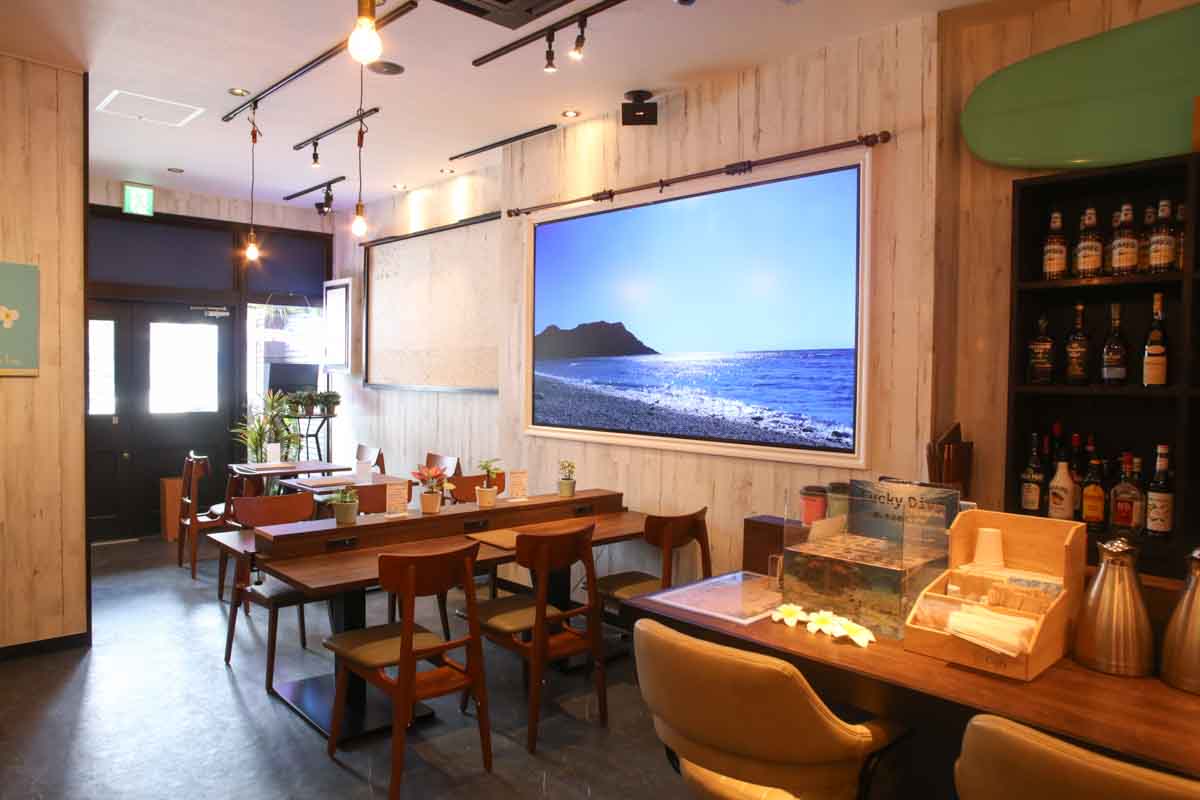 毎日帰りたくなる隠れ家オアシス！「cafe&bar BeachTime（ビーチタイム）」の絶品パスタと厚切りフレンチトーストで日常を忘れるチルタイムはいかが？（那覇市）
