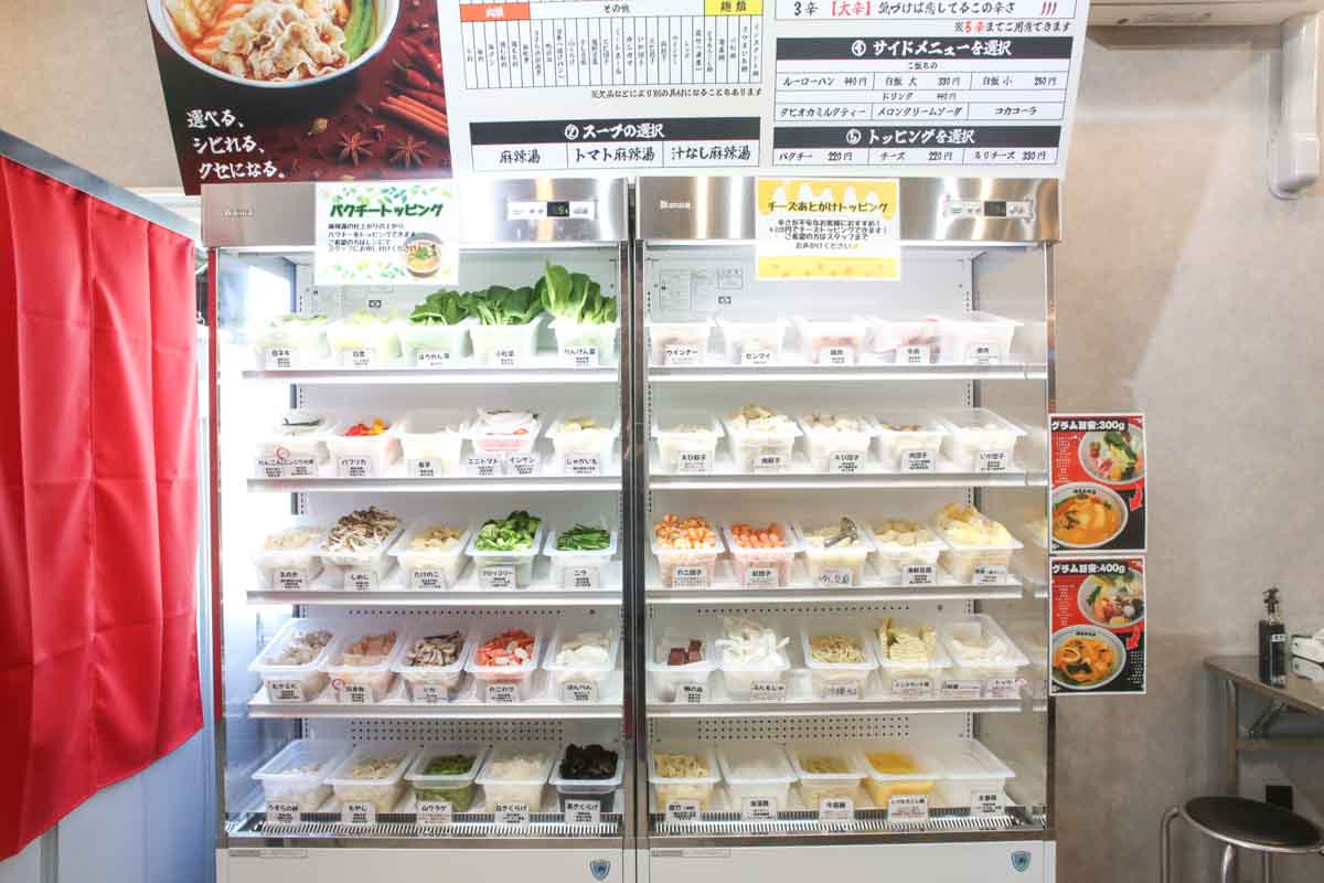 行列店が沖縄初上陸！組み合わせは無限大！「福恩麻辣湯（フーエンマーラータン）美栄橋駅前店」で味わう中毒性抜群の自分流カスタマイズ麻辣湯（那覇市）