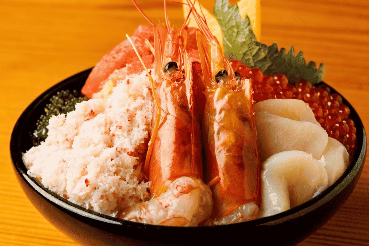沖縄と北海道の恵みが詰まった、五つ星級の海鮮丼「五星」(那覇市)