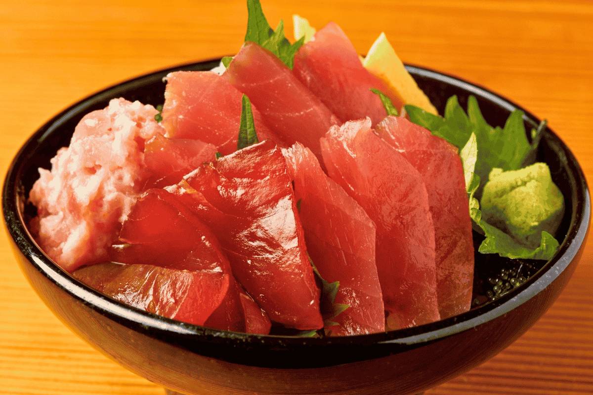 沖縄と北海道の恵みが詰まった、五つ星級の海鮮丼「五星」(那覇市)