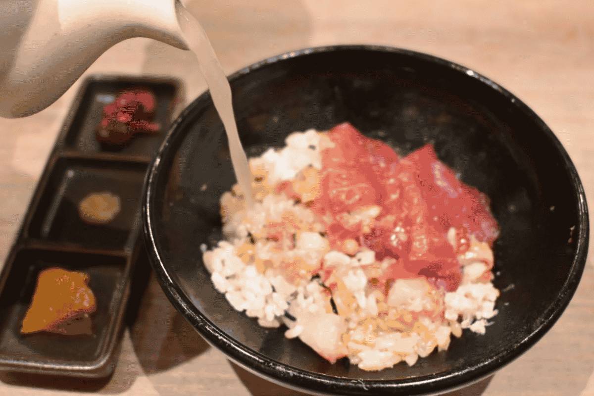 沖縄と北海道の恵みが詰まった、五つ星級の海鮮丼「五星」(那覇市)
