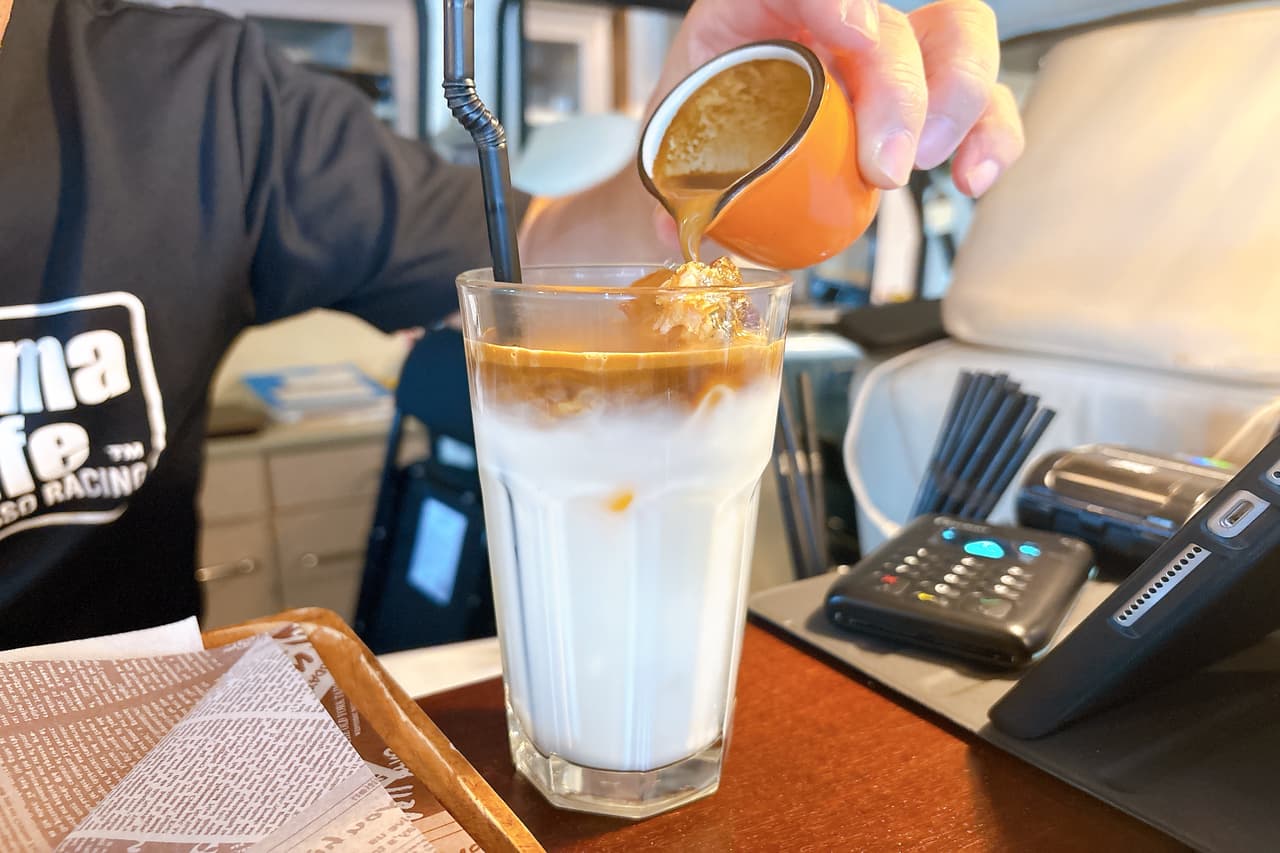 新感覚！ルートビア×エスプレッソとホットサンドを「ガレージカフェ はまCafe」でいかが？（糸満市）