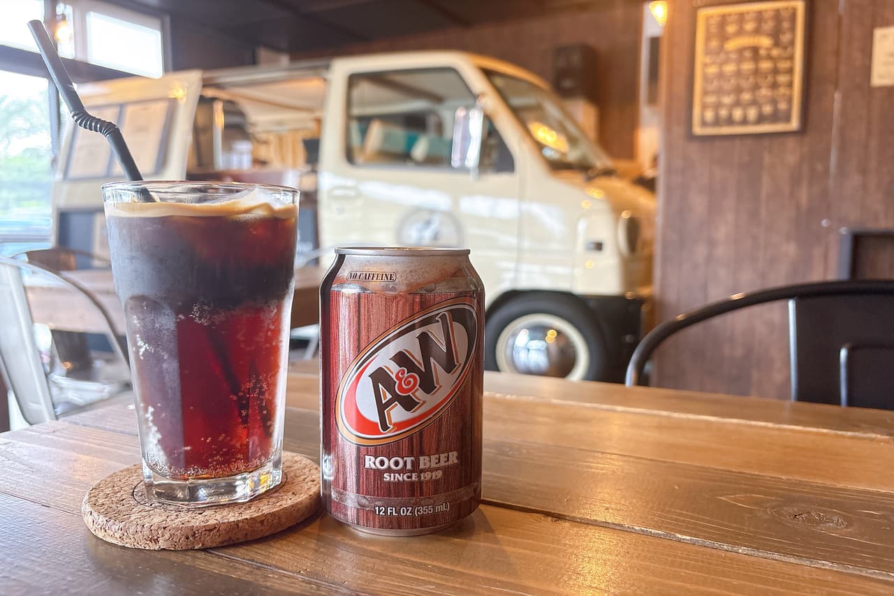 新感覚！ルートビア×エスプレッソとホットサンドを「ガレージカフェ はまCafe」でいかが？（糸満市）