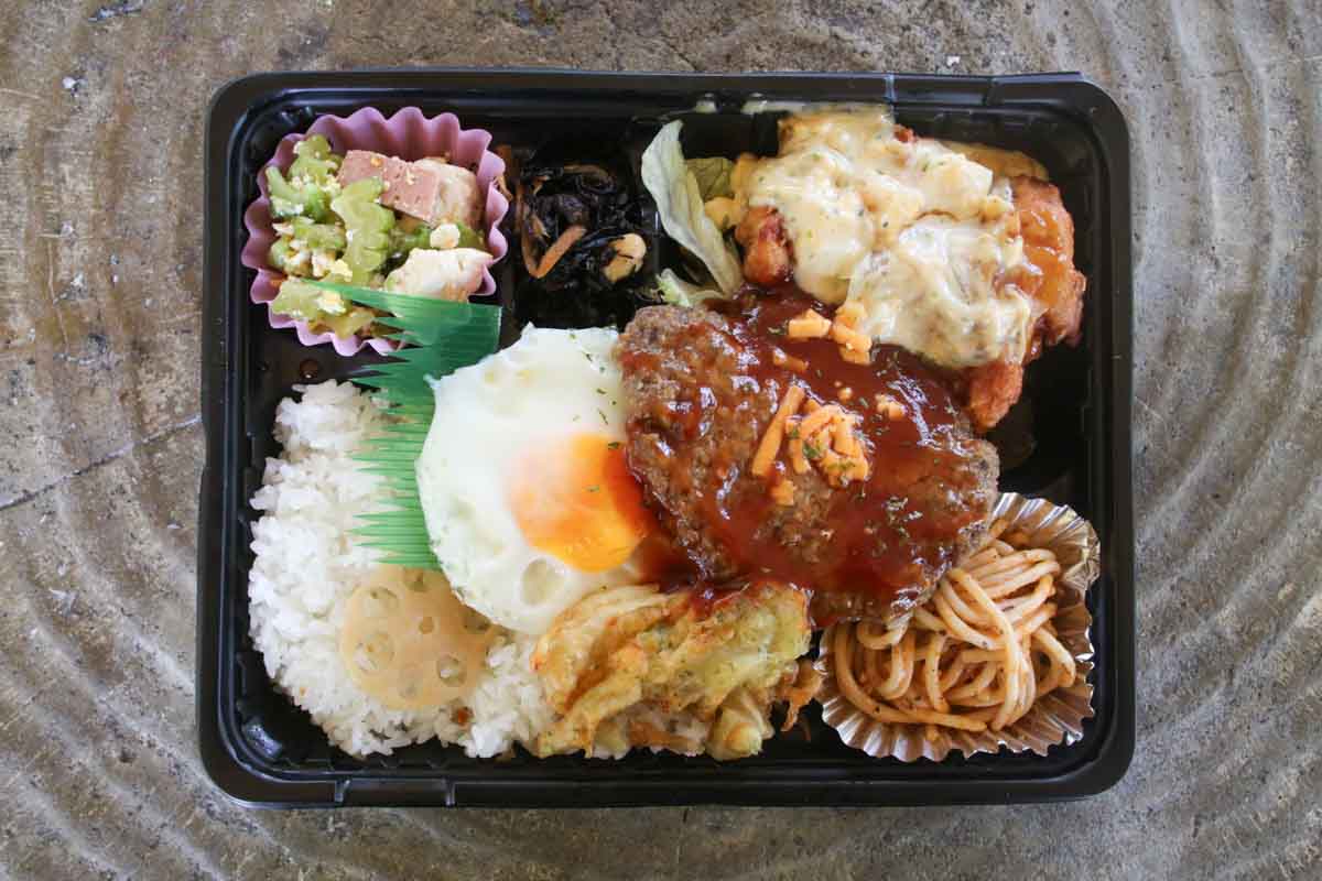 平日は朝8時オープン！「みはら弁当」のコスパ最強600円弁当と満足感抜群の450円弁当がうまい！注文販売・出張販売も利用してみて（那覇市）