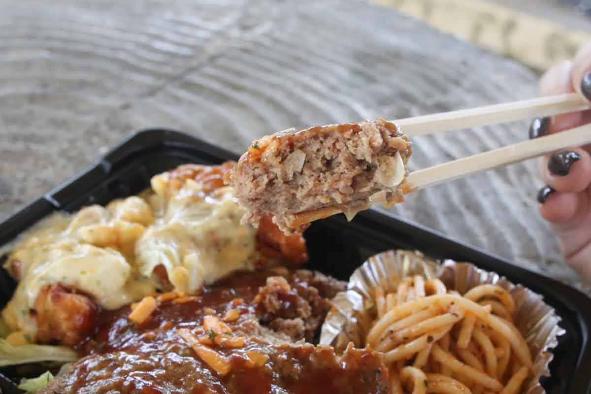 平日は朝8時オープン！「みはら弁当」のコスパ最強600円弁当と満足感抜群の450円弁当がうまい！注文販売・出張販売も利用してみて（那覇市）