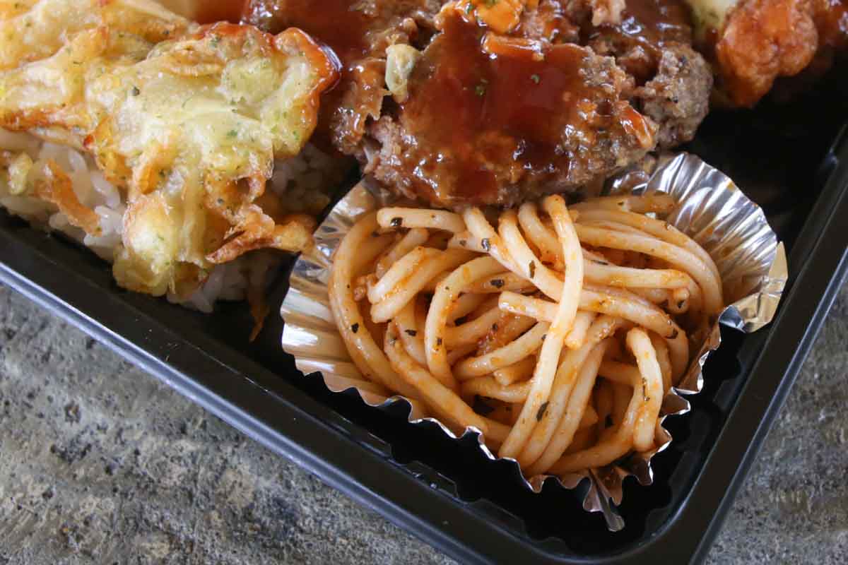 平日は朝8時オープン！「みはら弁当」のコスパ最強600円弁当と満足感抜群の450円弁当がうまい！注文販売・出張販売も利用してみて（那覇市）