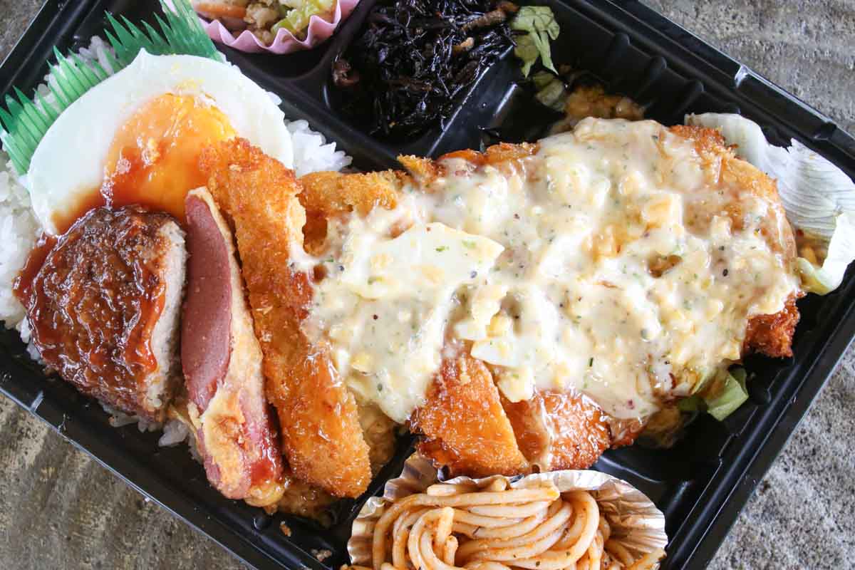 平日は朝8時オープン！「みはら弁当」のコスパ最強600円弁当と満足感抜群の450円弁当がうまい！注文販売・出張販売も利用してみて（那覇市）