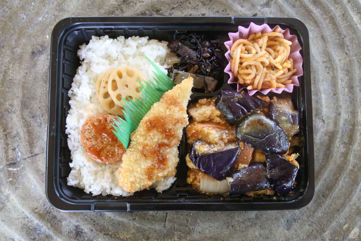 平日は朝8時オープン！「みはら弁当」のコスパ最強600円弁当と満足感抜群の450円弁当がうまい！注文販売・出張販売も利用してみて（那覇市）