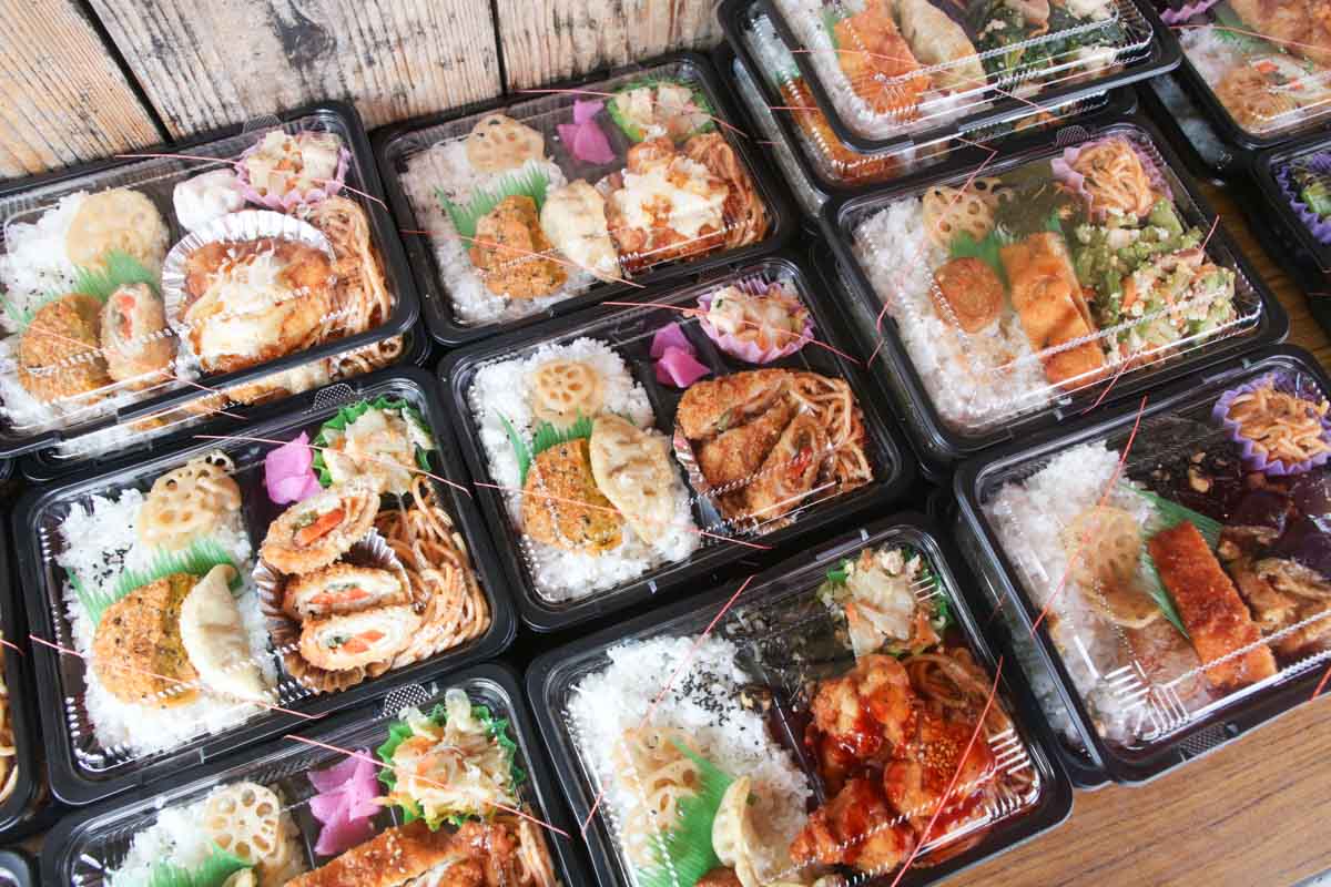 平日は朝8時オープン！「みはら弁当」のコスパ最強600円弁当と満足感抜群の450円弁当がうまい！注文販売・出張販売も利用してみて（那覇市）