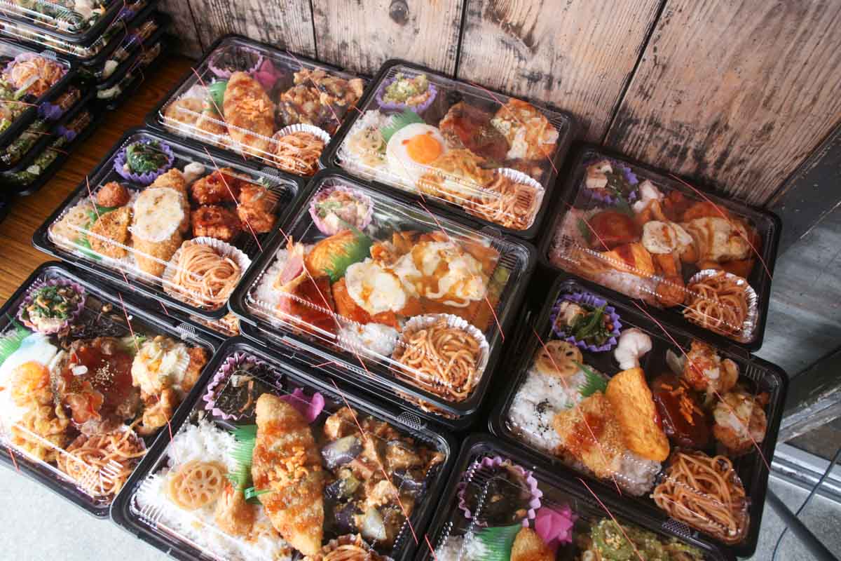 平日は朝8時オープン！「みはら弁当」のコスパ最強600円弁当と満足感抜群の450円弁当がうまい！注文販売・出張販売も利用してみて（那覇市）