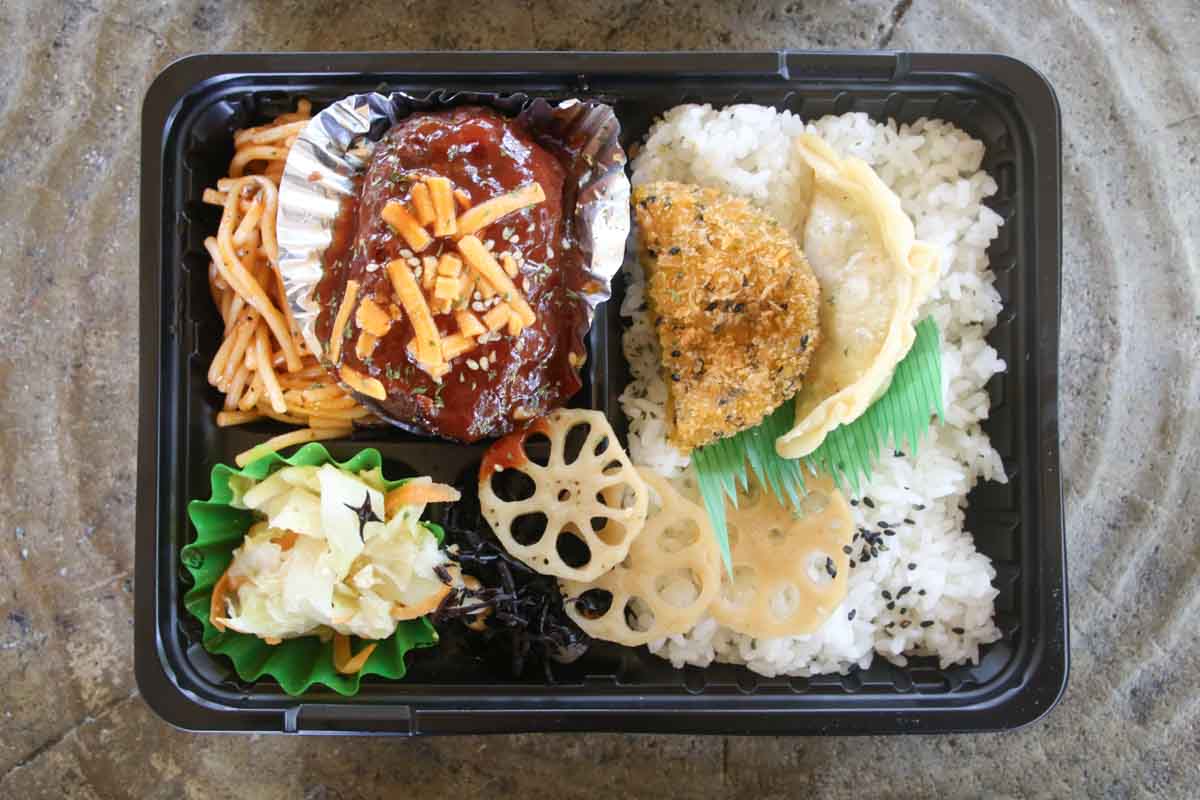 平日は朝8時オープン！「みはら弁当」のコスパ最強600円弁当と満足感抜群の450円弁当がうまい！注文販売・出張販売も利用してみて（那覇市）