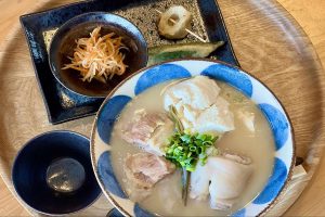 カフェのように落ち着けて、食堂のように気軽に。沖縄そば&カフェ「nomacloset（ノマクロ）」（西原町）
